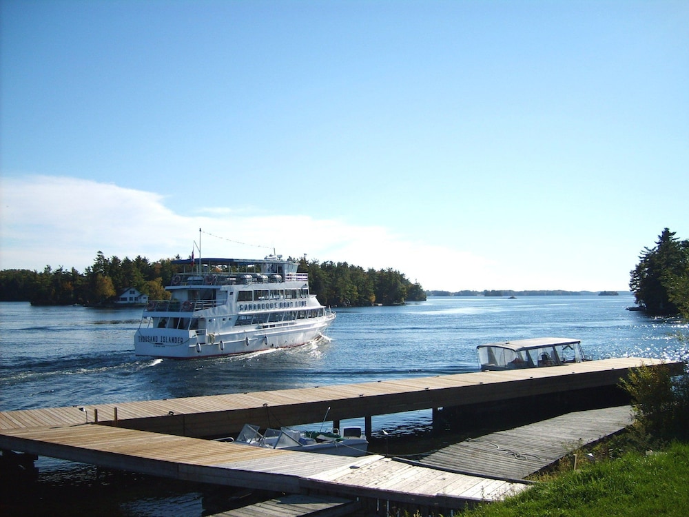Capricorn Motel Royale Thousand Islands