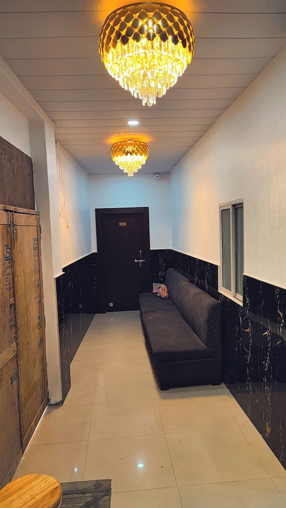 taj plaza paying guest house