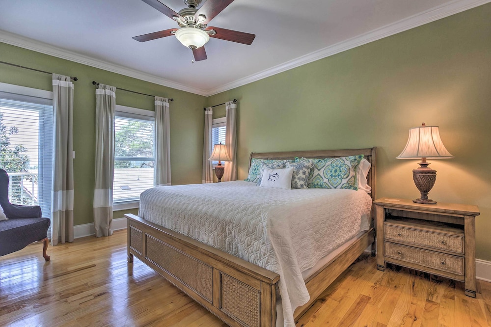 Santa Rosa Beach Haven w/ Rooftop + Pool Access view 2