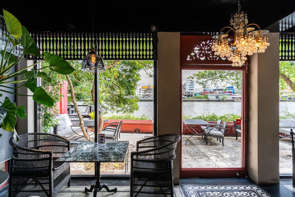 Amdaeng Bangkok Riverside Hotel 41