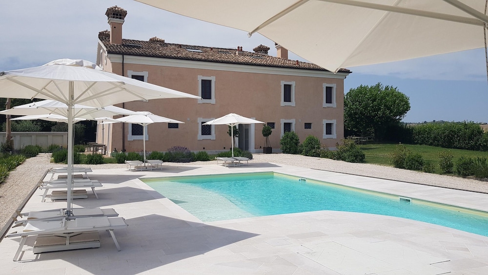 Manor in Marche With Pool & Adriatic Views photo 3