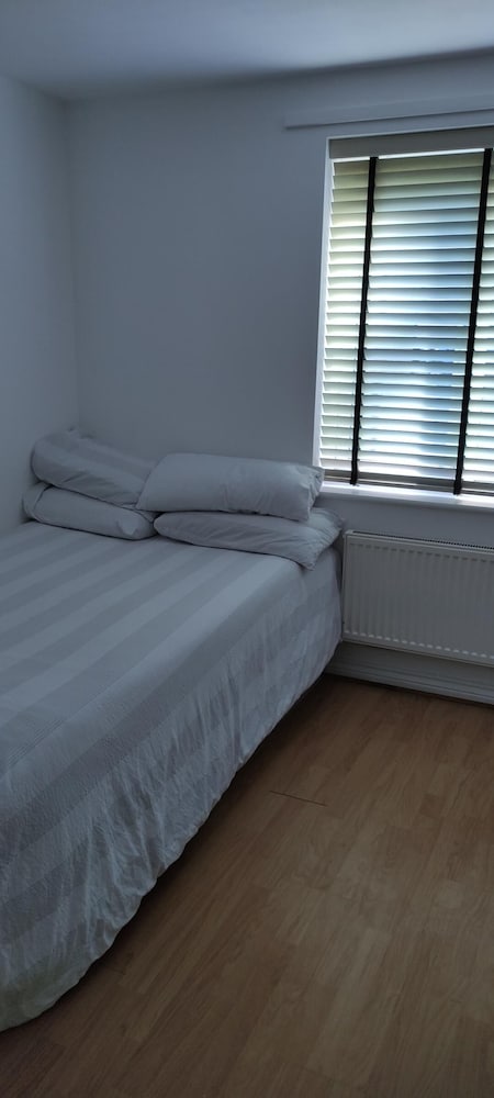 Immaculate 1-bed Apartment in Borehamwood view 5