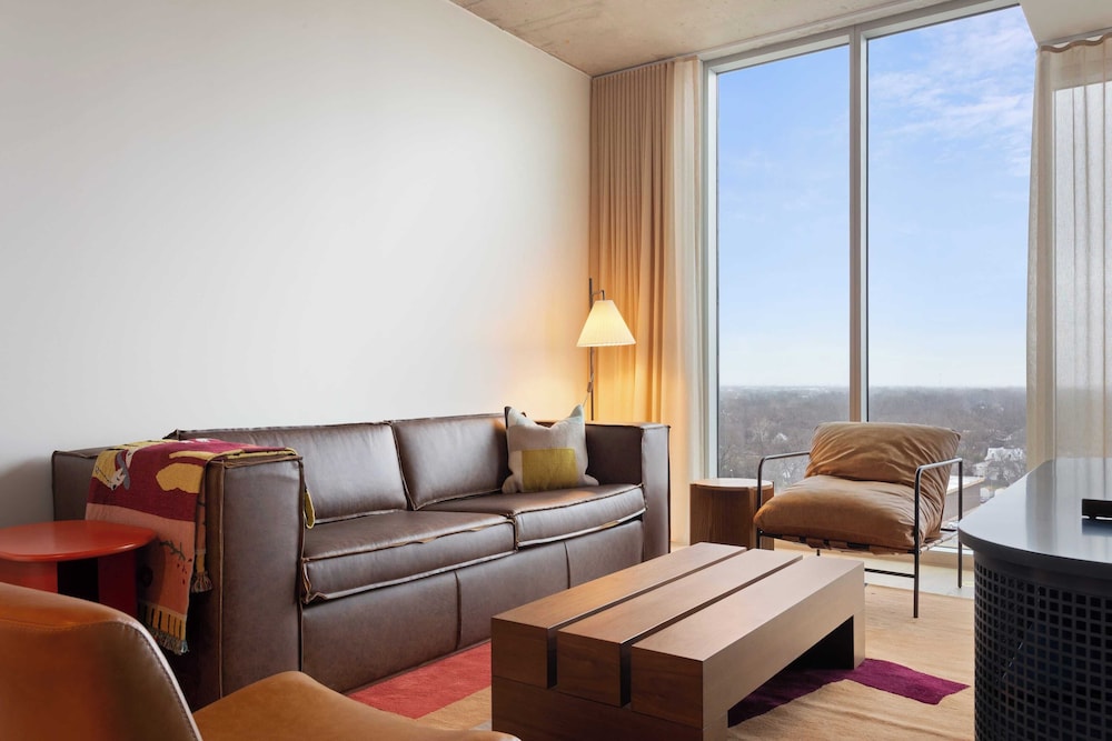 New Austin High Rise Near DT Luxe Amenities, Rooftop Pool, Gym+yoga Studio
