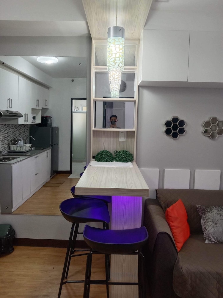 1 Br condo T2-8H view 2