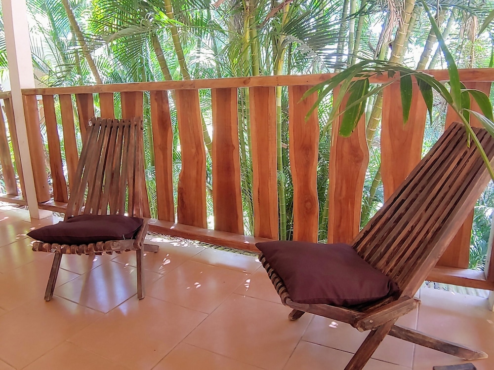 Colibri Surf House & Flats