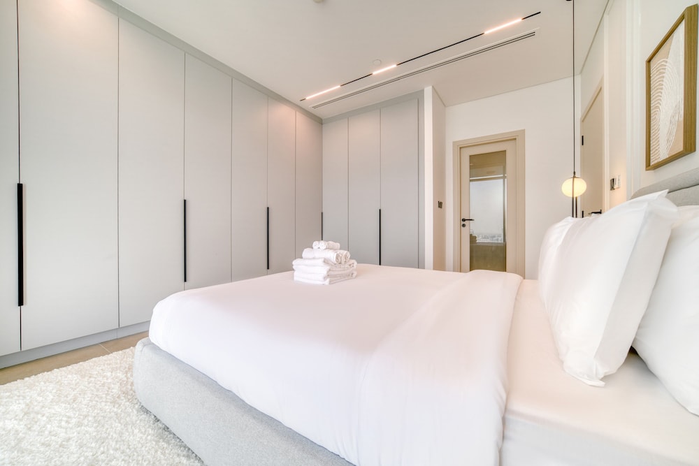 Luxe and Modern Duplex in Difc
