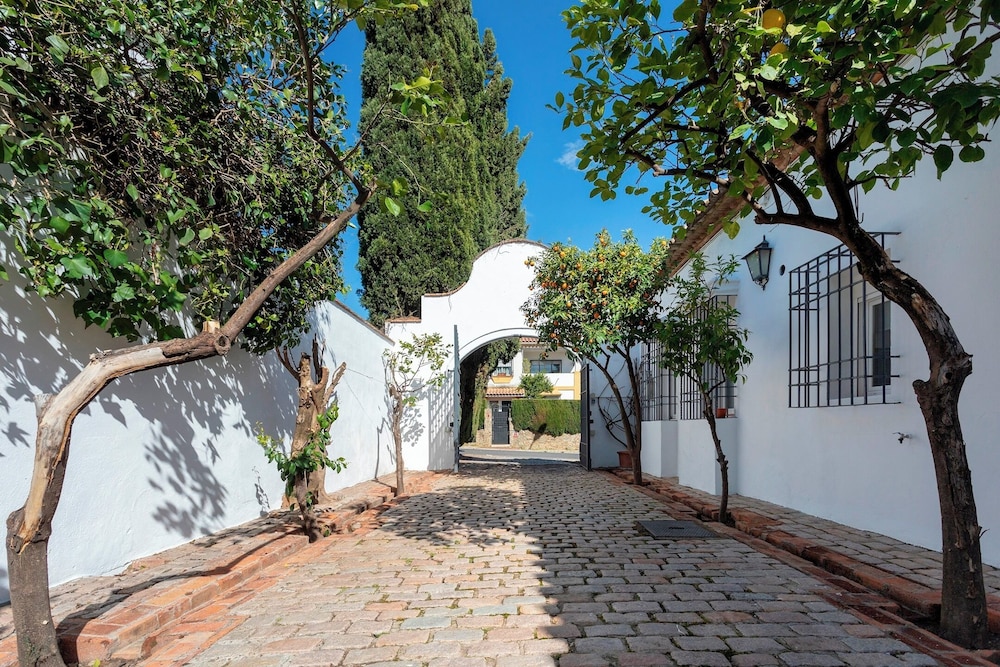 Genteel Home El Brillante