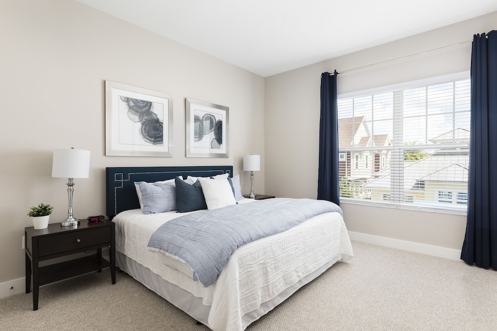 Summerville Vacation Homes by Columbia Management