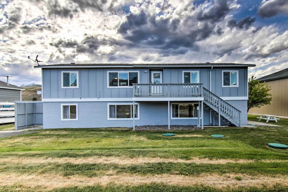 Montana's Emigrant Peaks Getaway: Apt w/ Mtn Views