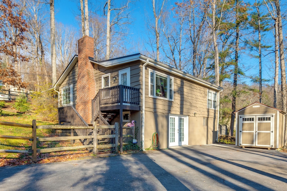 Hike, Sip & Explore! Blue Ridge Mtn Cabin w/ Porch