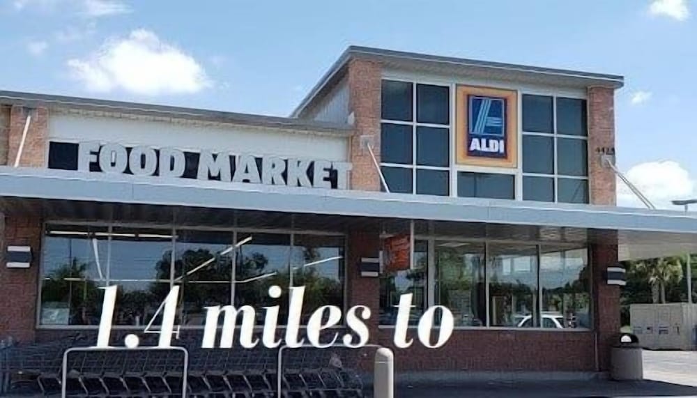 LKB4705AW 4 Bedroom villa in Lake Berkley 4 Home