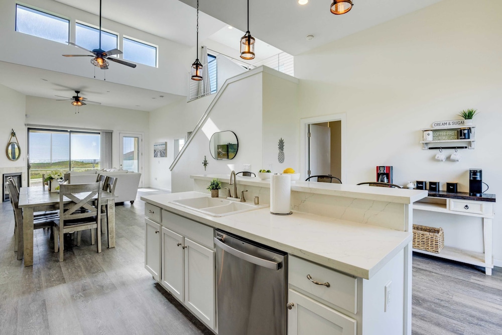 Beachfront 2BR w/ Deck, Views & Direct Sand Access Strand Way A
