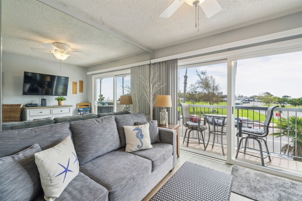 Beautiful 1 Bed Beach Balcony Condo #207 1 Bedroom Condo by Sunset Shores Condominiums