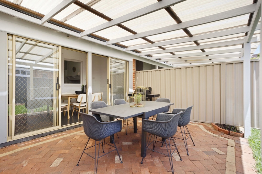 Chic Semi-detached 2-bed Home With Outdoor Dining