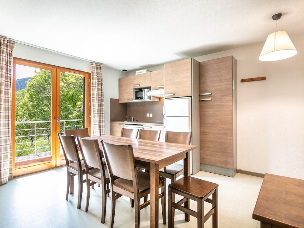 Chalet Retreat Near Slopes