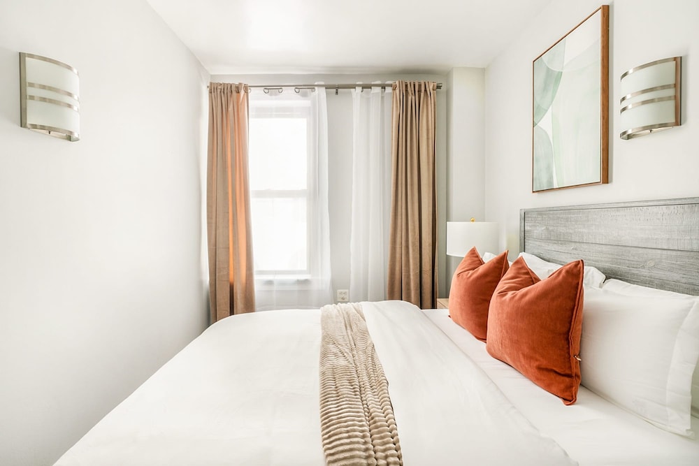 73-608 New 1BR 1bth UWS Doorman Gym