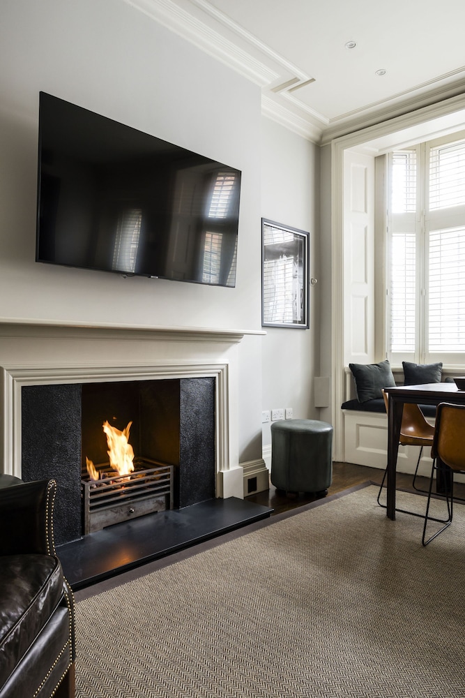 The Berkeley Square Suite