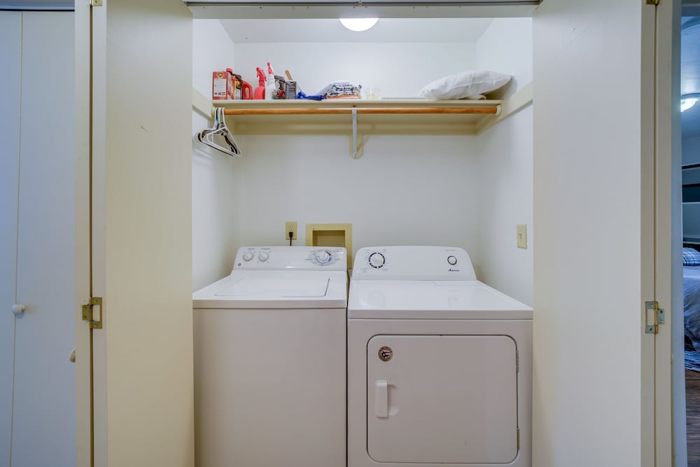 Near Hiking & Fishing: Munds Park Cabin w/ Deck