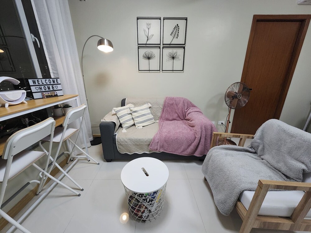 Cozy 1BR Condo in Mandaluyong City With City Skyline View