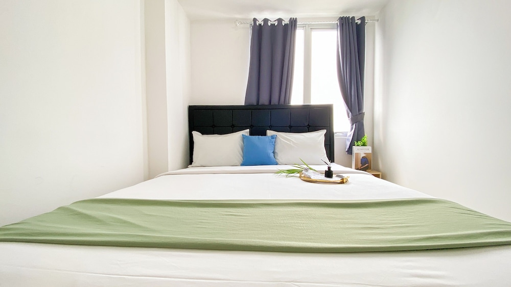 Relaxing And Homey 2Br At Bassura City Apartment