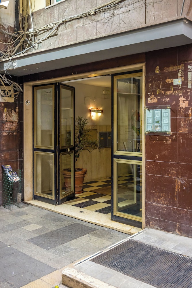 Colonna Classic Style Apartment