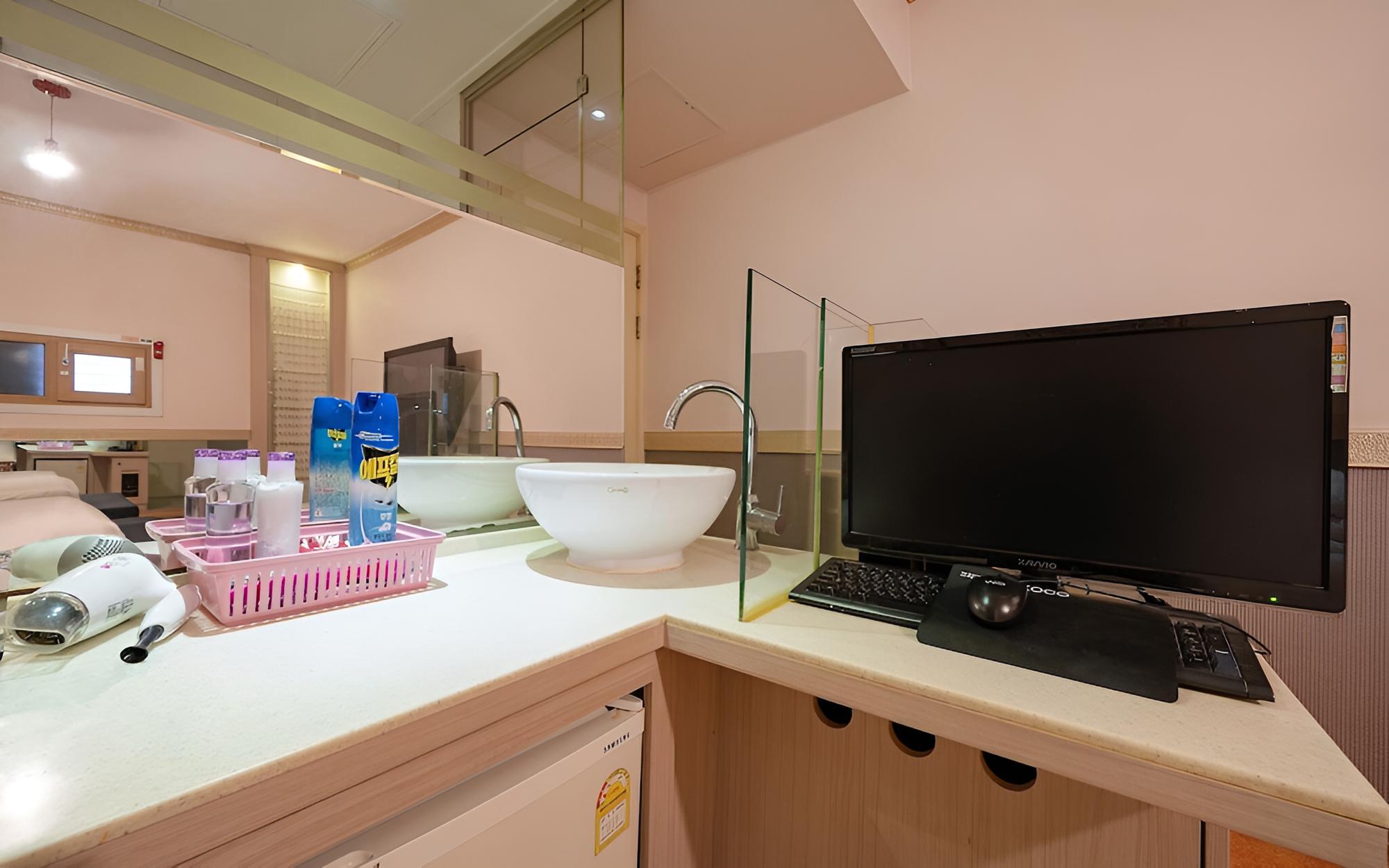 Incheon Red Dragonfly Hotel view 2