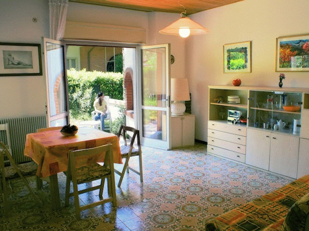 Pretty Duplex for 5 Guests in an Oasis of Greenery in Lignano Riviera