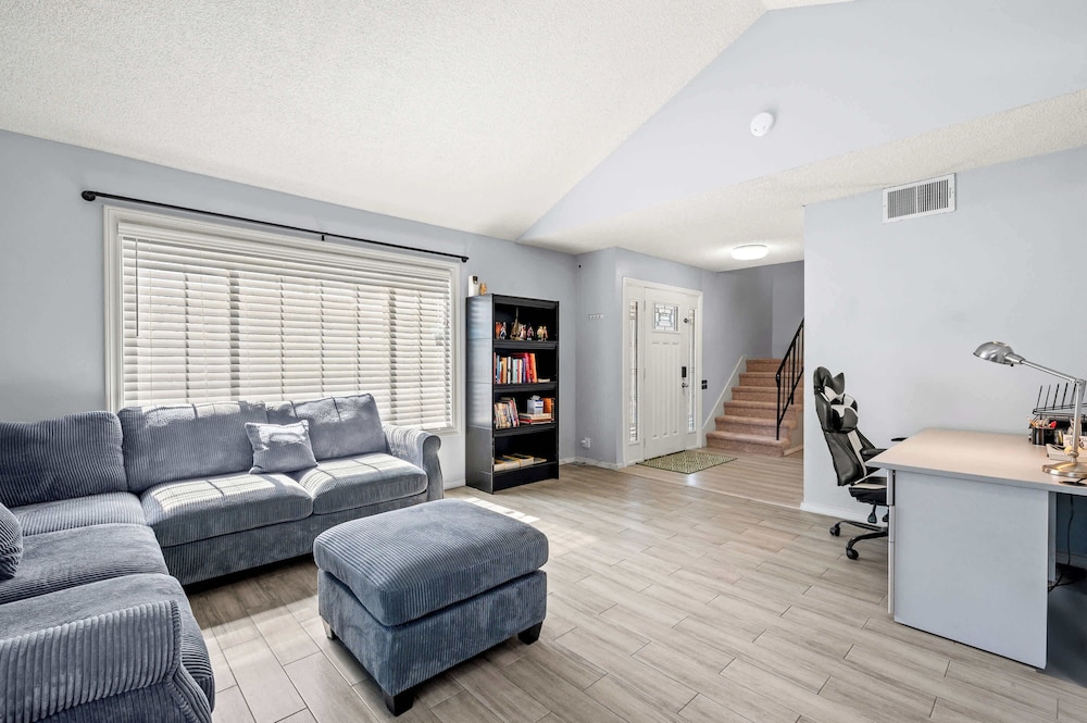 Perfect Family Getaway w Garden Near ONT Airport