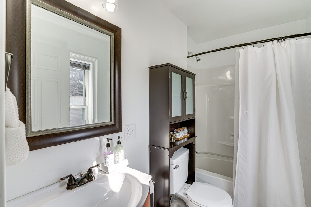 Coastal Lynn Escape w/ Fireplace: 3 Mi to Beaches