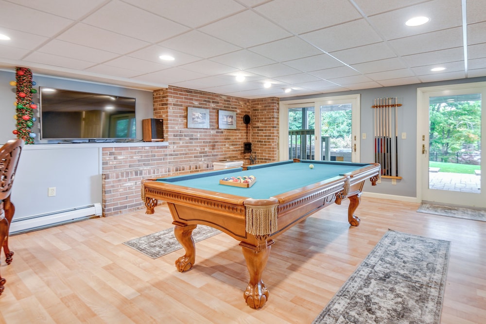 Milton Hidden Gem w/ Pool, Hot Tub & Fireplace!