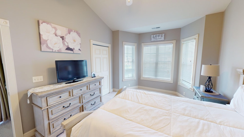 Magnolia Pointe Luster Leaf 4895-402 2 Bedroom Condo