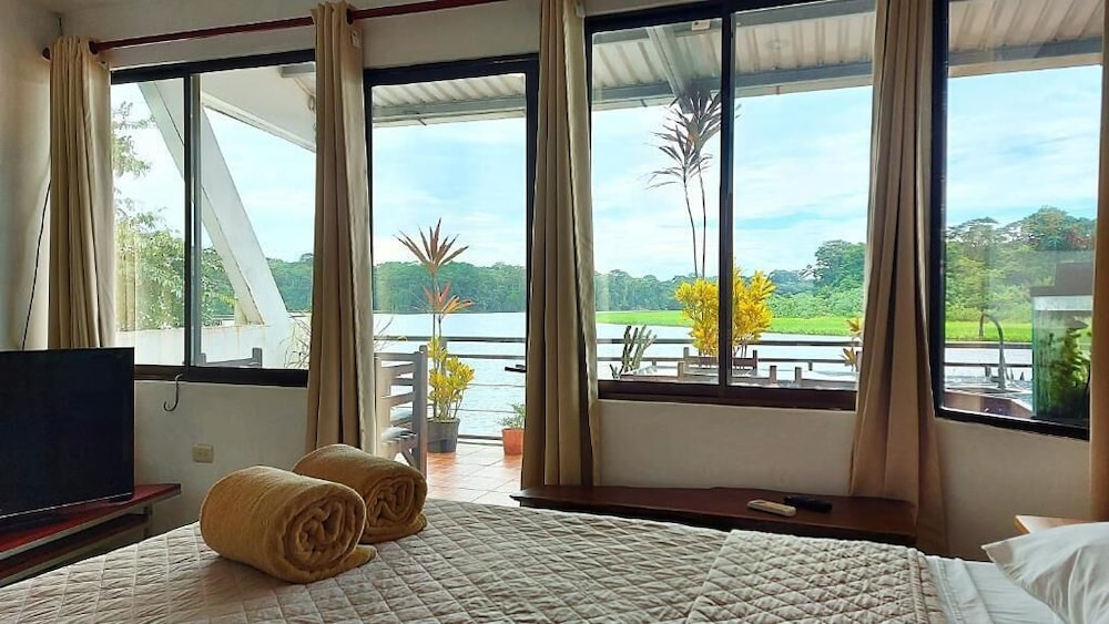 Tortuguero Adventures GuestHouse