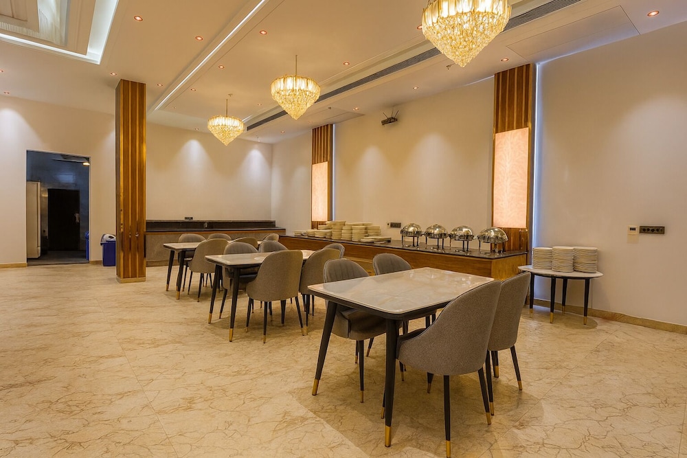 Hotel Grand Shalimar by JMD Group