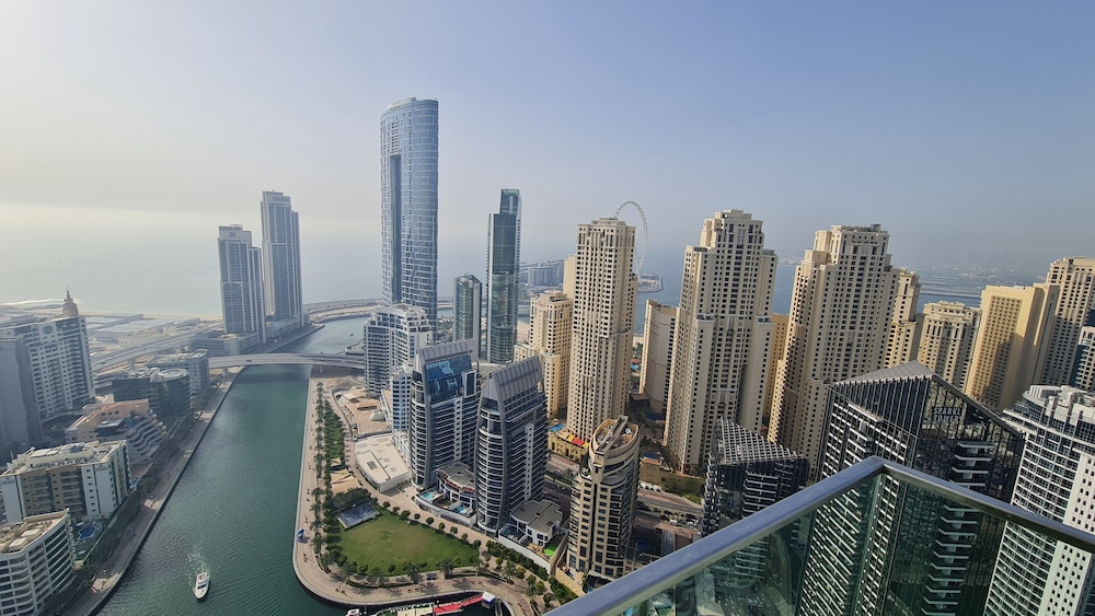 Marco Polo - Surreal Sea, Marina & Dubai Eye View on High Floor