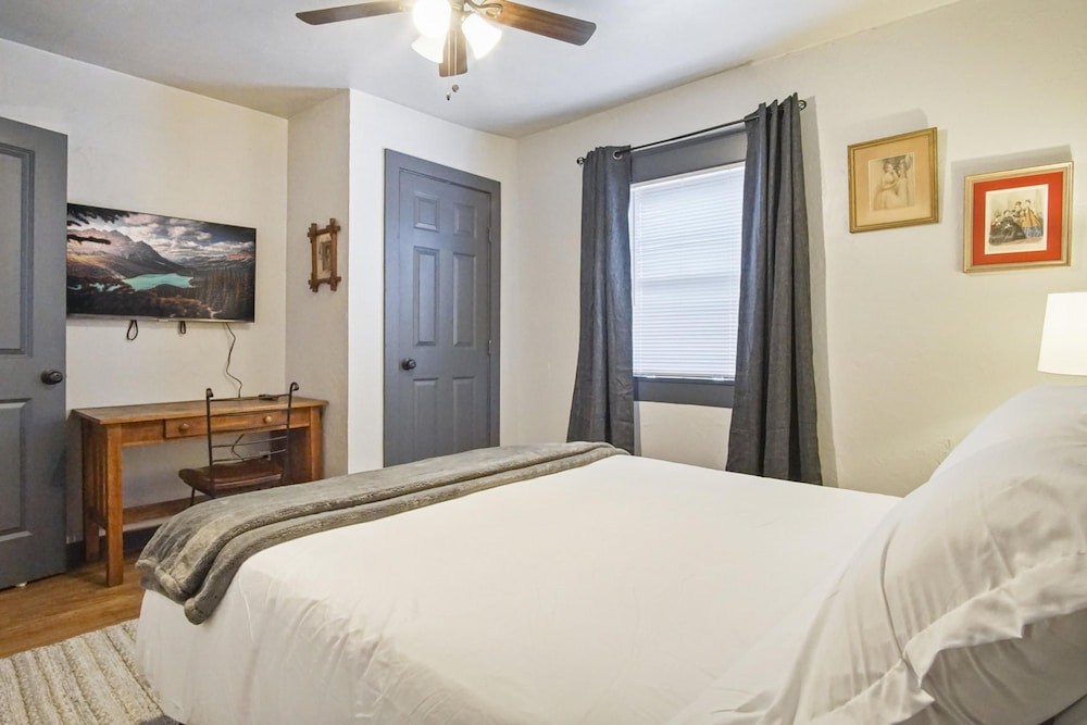 Oklahoma City Vacations - 3-story 6-bedroom 4 Bathrooms 3min-asian Dist - Property Image 37