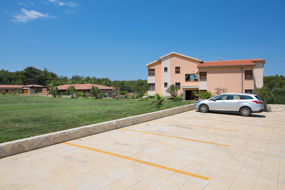 Malibu Grand Royale – Luxury Group Villa