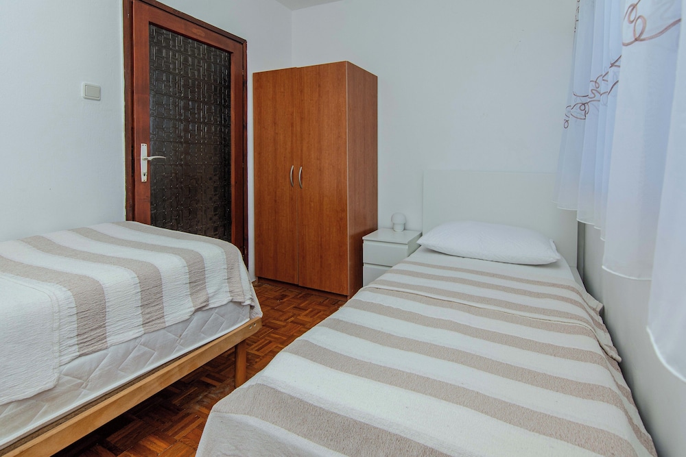 Apartments Kurta