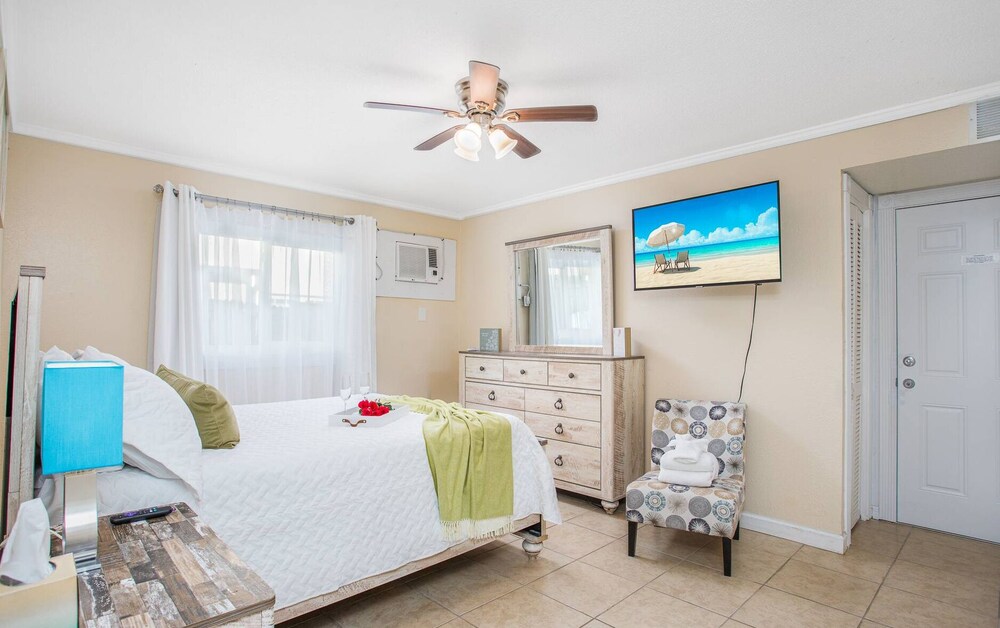 Coastal Breeze Siesta Entire 4-unit Complex With Dock