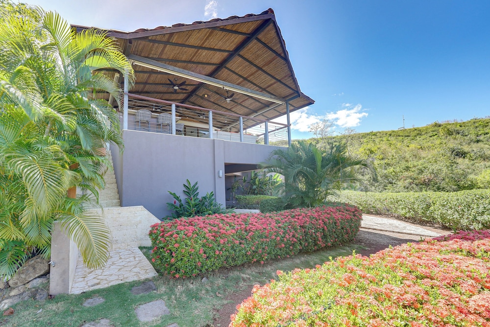 Luxury Home w/ Views & Infinity Pool: Near Beach!