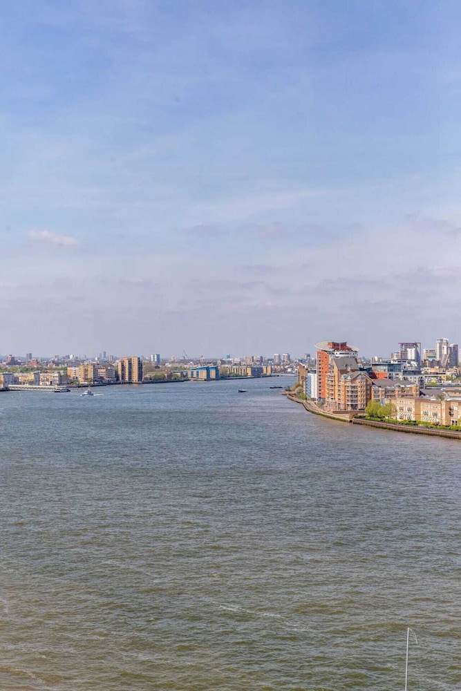 2BD Flat Overlooking the River Thames! - Greenwich