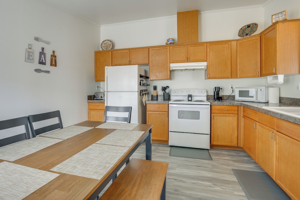 1 Mi to Main Street: Cozy Retreat in Portales
