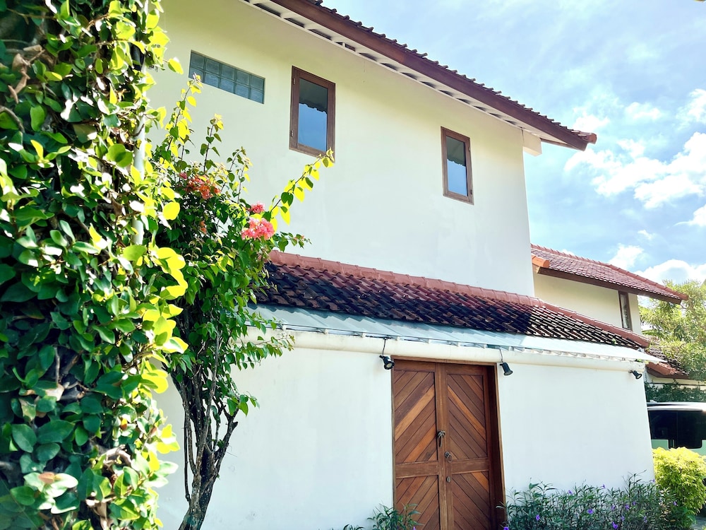 Charming Two Bedroom Villa Near Seminyak