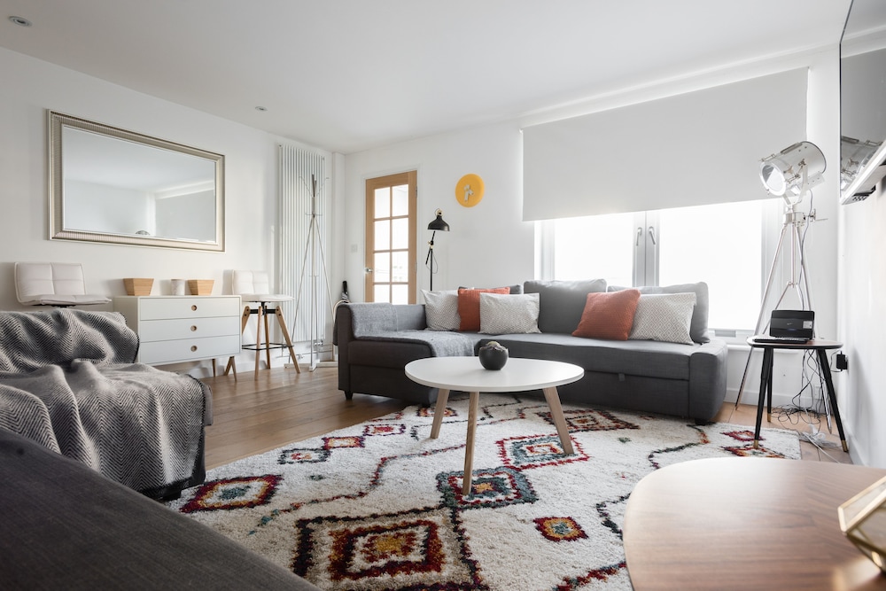 The Jericho Escape - Comfortable & Modern 4BDR in Jericho