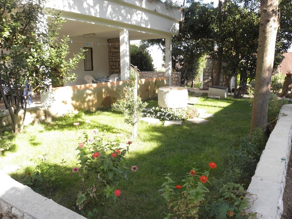 Ivo - With Nice Garden - A2 view 2