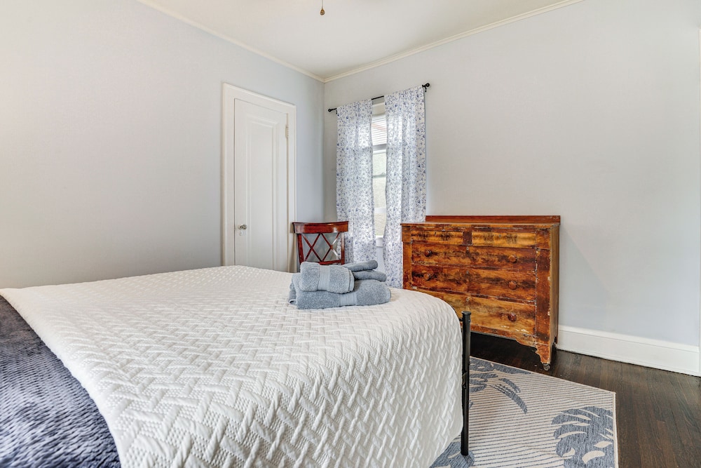 Minneapolis Vacation Rental ~ 5 Mi to Downtown!