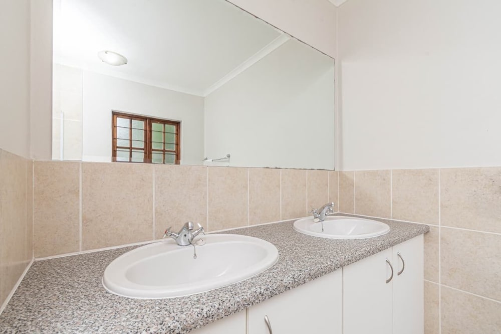 Peaceful Sandton Townhouse in Gated Community