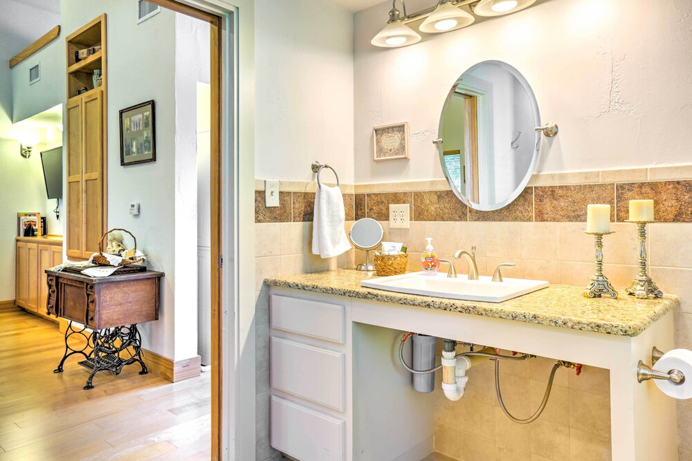 Johnson City Home w/ Hot Tub - Close to Wineries! view 4