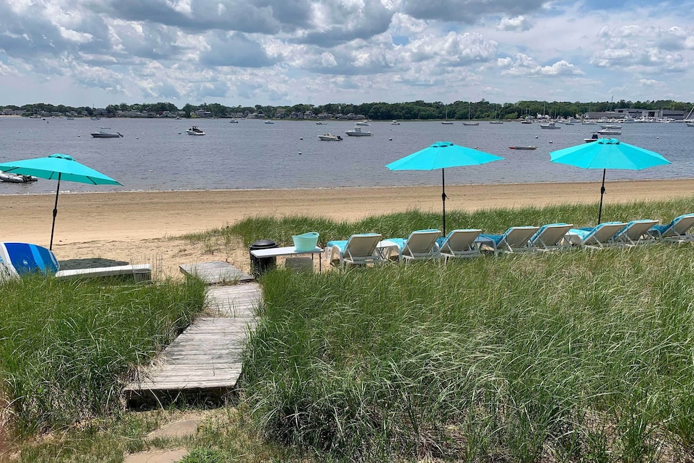 Bayfront Wareham Retreat w/ Private Beach!