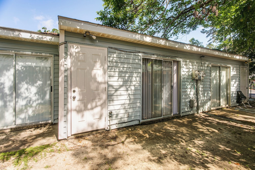 9 Mi to Moody Afb: Newly Updated Condo Near Dining