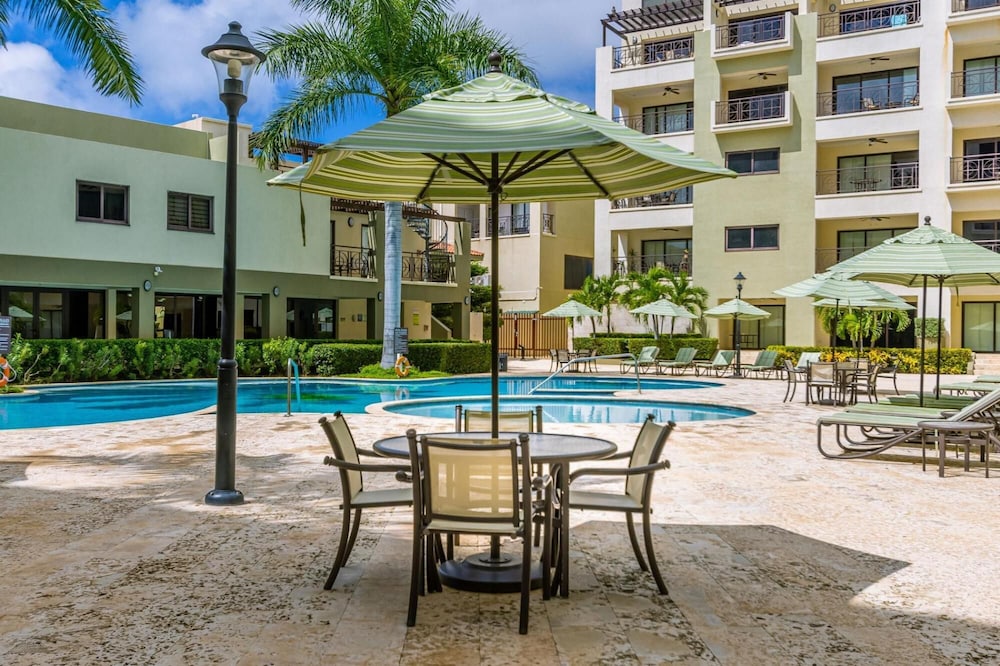 Top Floor Corner Condo w Amazing Views 2BR 3BA